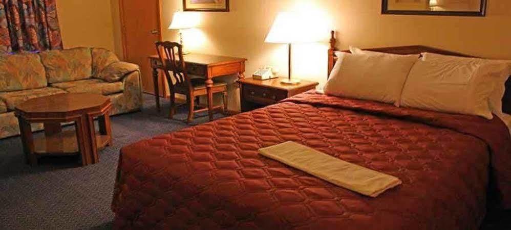Iron Road Inn Elkins Extérieur photo