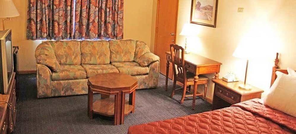 Iron Road Inn Elkins Extérieur photo